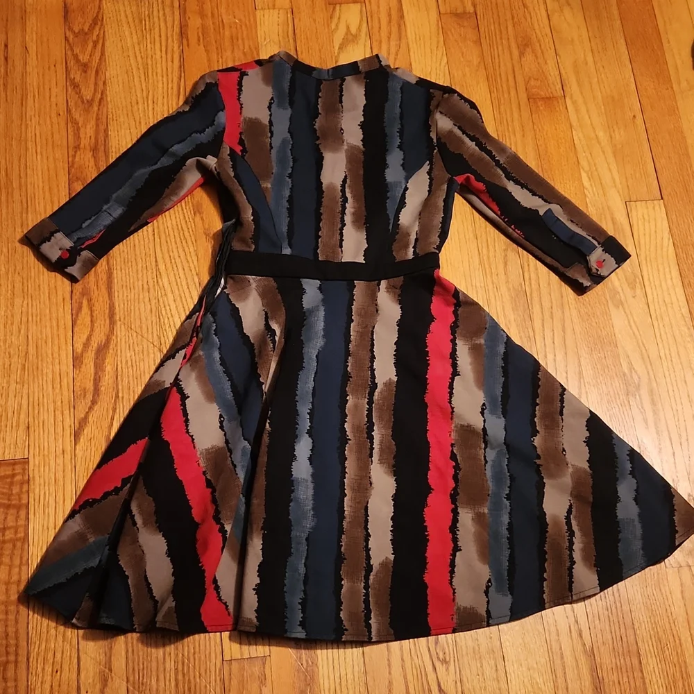 😍😍 Like new! Rmo & Jul swing dress 3/4 sleeve red, blue, brown, tan size small - Picture 2 of 7